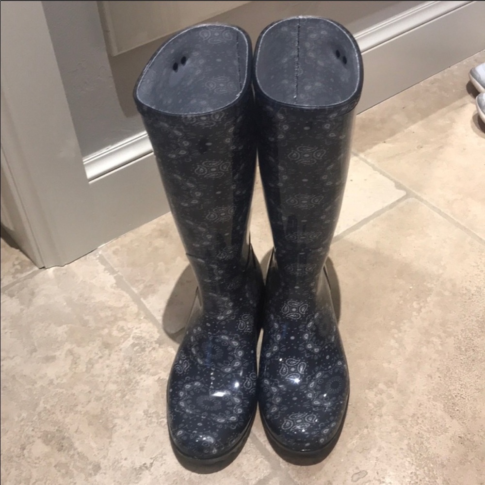 New Ugg Rainboots
